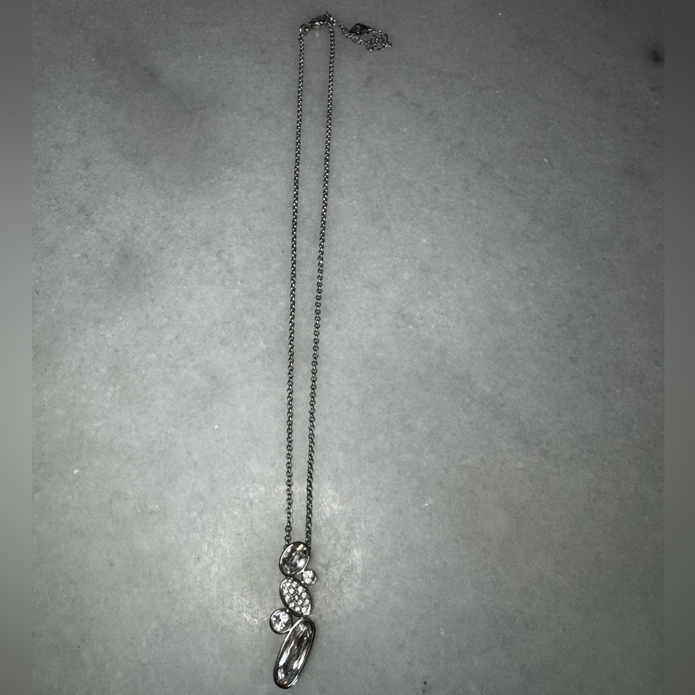 Elegant Silver Necklace with Crystal Accents